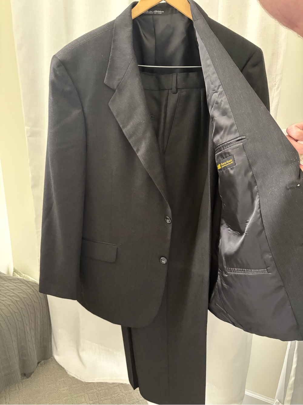 Kilburne and Finch Dark Grey Wool Blend Two-Piece Suit 44R